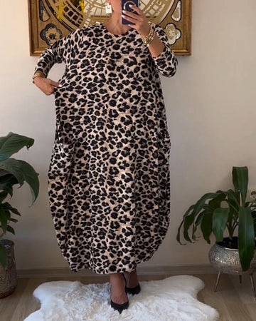 Aritia | Elegante Jurk met zakken en luipaardprint in de kleur Zwart voor dames in stijl ideaal voor de herfst.