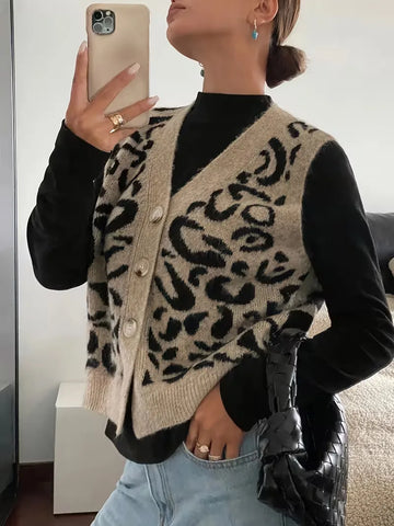 Leopard print vest met V-hals
