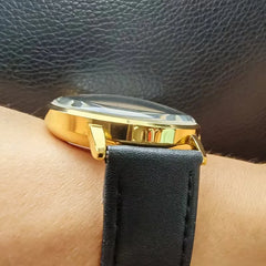 Analoge horloge met leren band