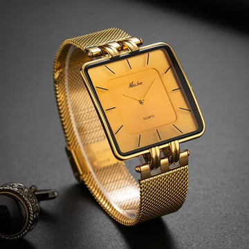 Analoge horloge met vierkante wijzerplaat
