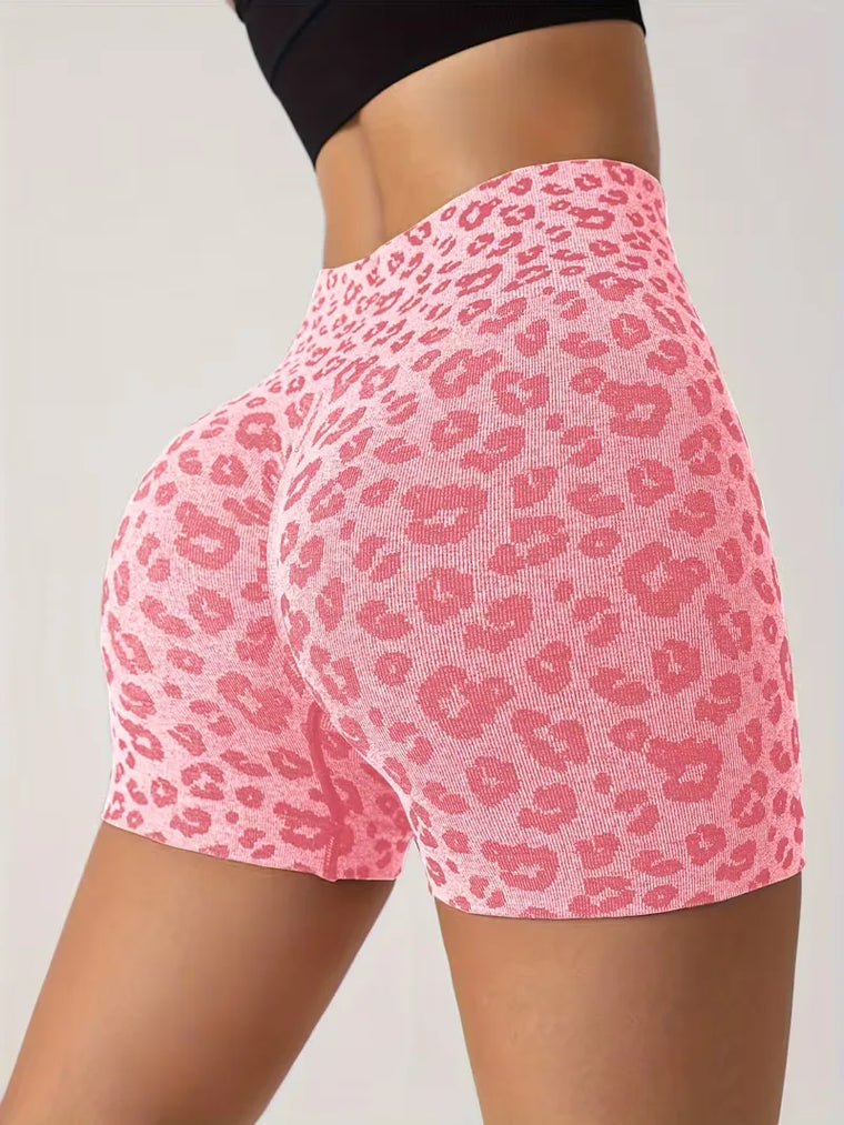 High-waisted shorts met leopard print
