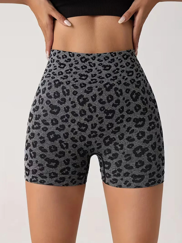 High-waisted shorts met leopard print