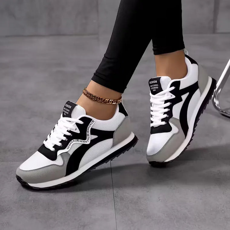Lage sneakers met gestreept patroon