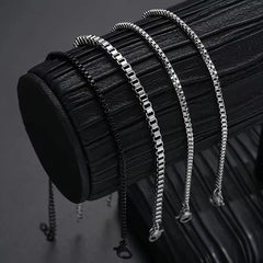 Set van vier minimalistische armbanden
