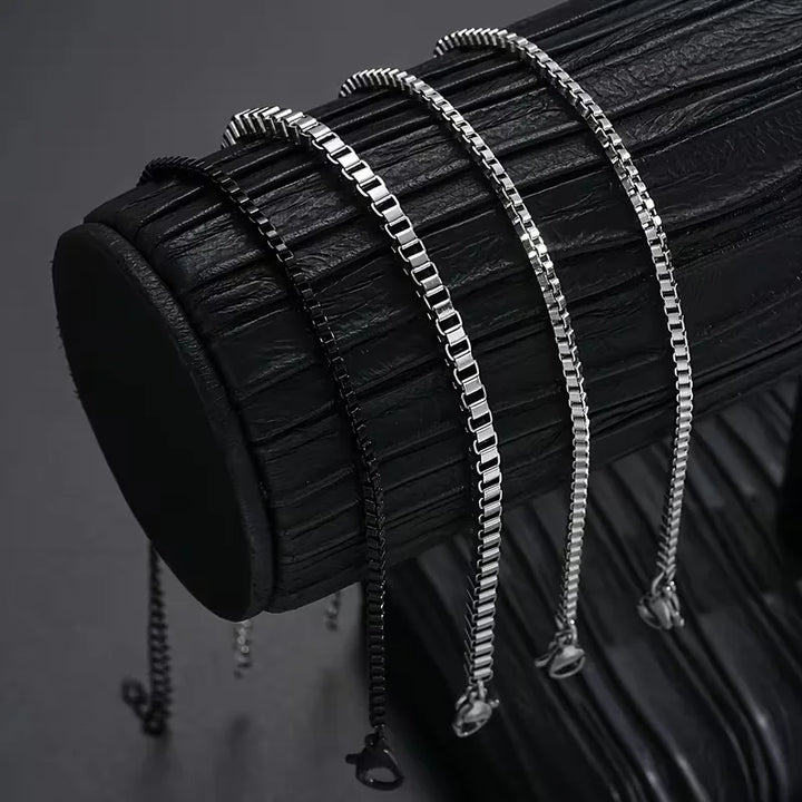 Set van vier minimalistische armbanden