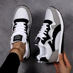 Lage sneakers met gestreept patroon