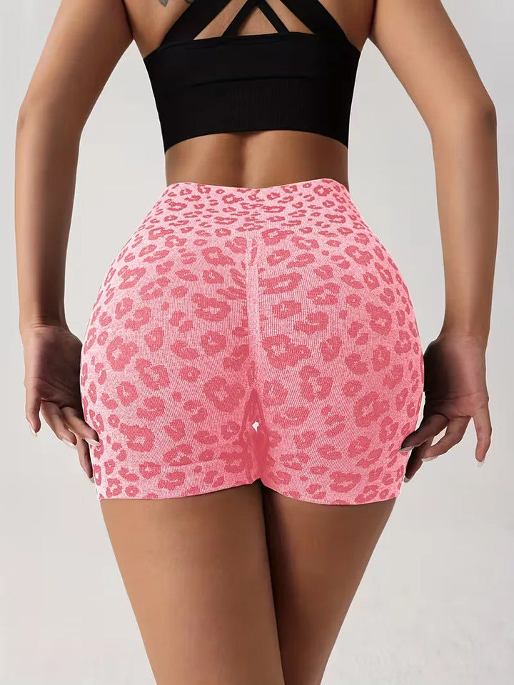 High-waisted shorts met leopard print