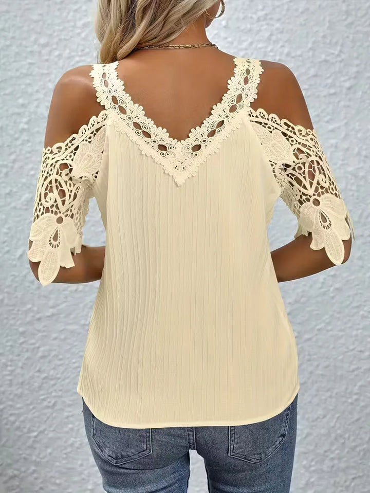 off-shoulder T-shirt met kant