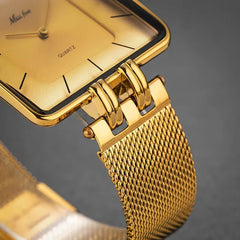 Analoge horloge met vierkante wijzerplaat