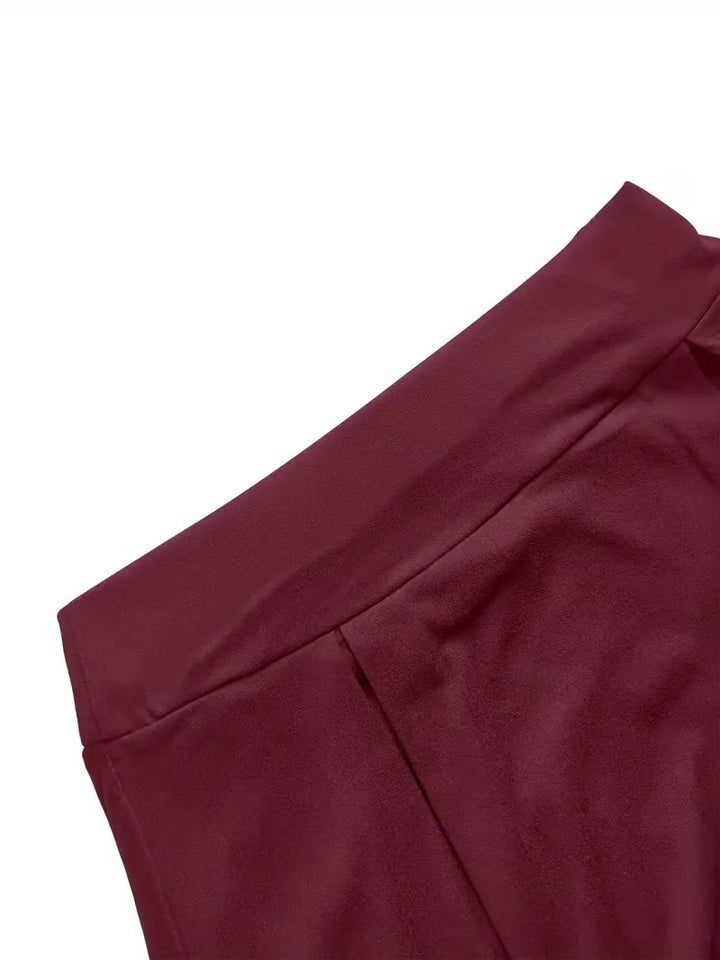 High-waisted slim fit short