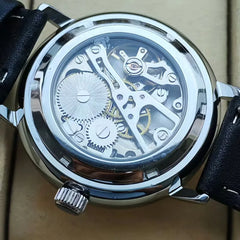 Analoge horloge met leren band