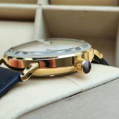 Analoge horloge met leren band