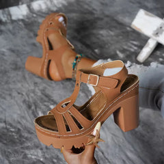 Hak sandaal met T-strap