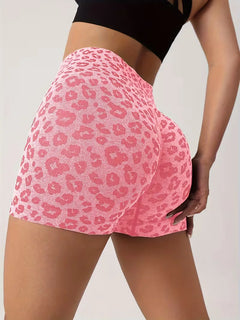 High-waisted shorts met leopard print