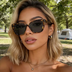 Zonnebril met cat-eye vorm