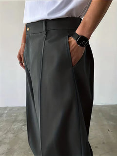 Broek met geplooid design en losse rechte pijp