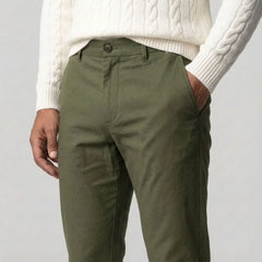 Groene chino met regular fit en zijzakken