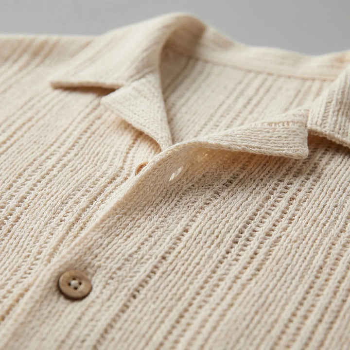 Shirt met V-hals en korte mouwen