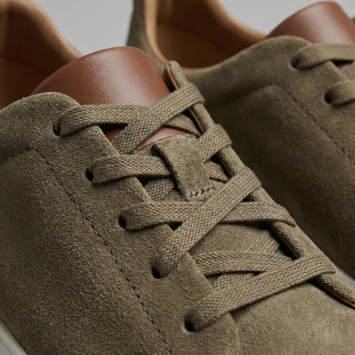 Slip-on sneakers met suède