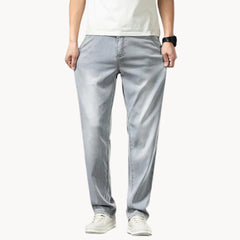Jeans met recht gesneden pas en twee achterzakken