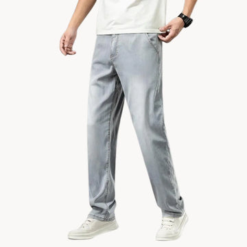 Jeans met recht gesneden pas en twee achterzakken