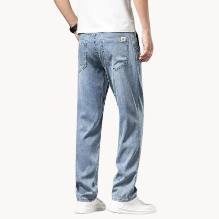 Jeans met recht gesneden pas en twee achterzakken