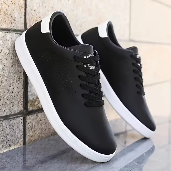 Lage skateschoenen met vetersluiting en perforaties
