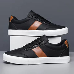 Lage sneakers met vetersluiting en suède accent