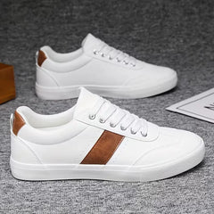 Lage sneakers met vetersluiting en suède accent