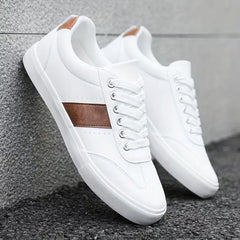 Lage sneakers met vetersluiting en suède accent