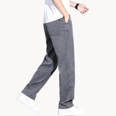 Losse broek met zijzakken en rechte snit