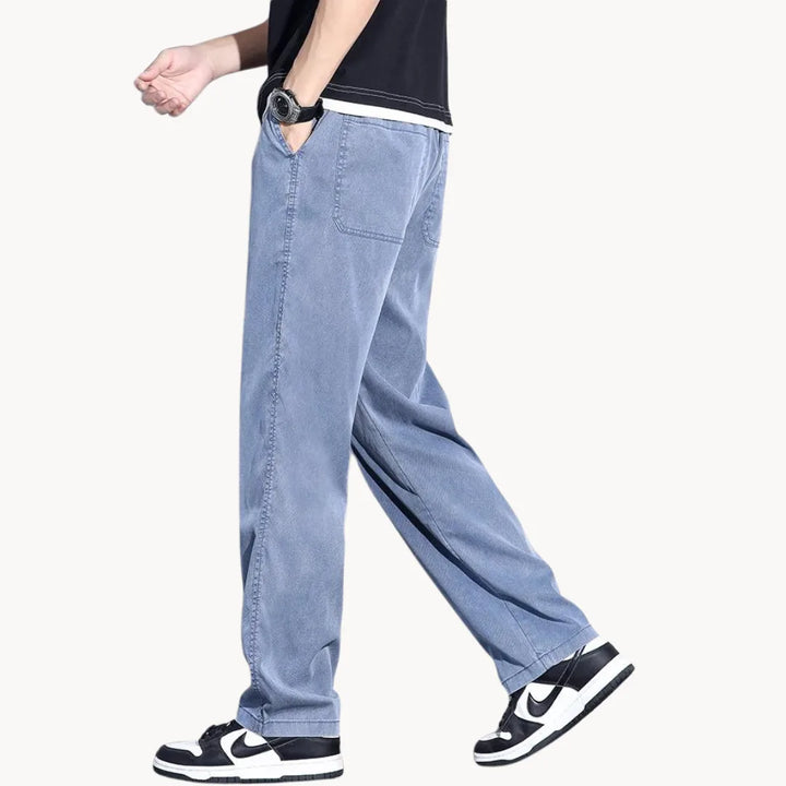 Losse broek met zijzakken en rechte snit
