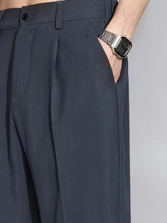 Rechte broek met geplooide details en zijzakken