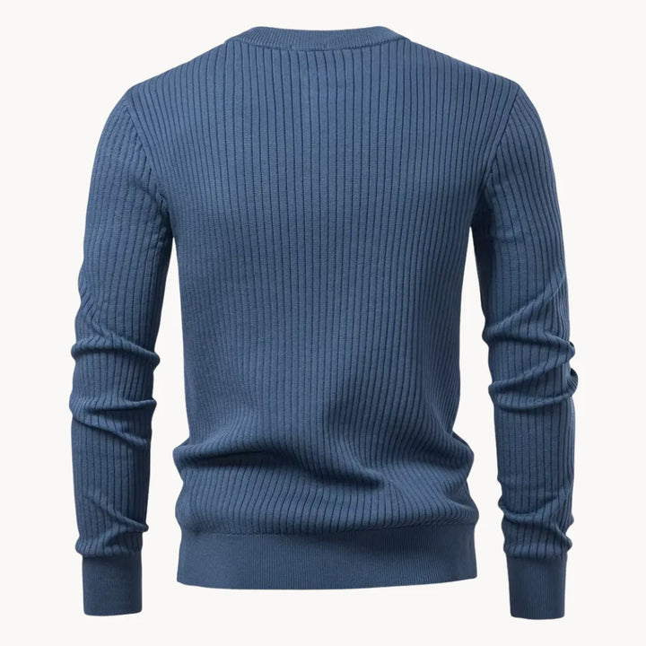 Ribgebreide trui met ronde hals en knoopsluiting
