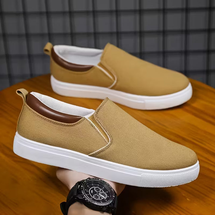 Sneakers met ademend canvas en elastische opening