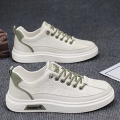 Sneakers met kunstleer en verhoogde rubberen zool
