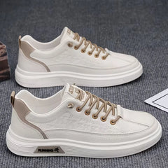 Sneakers met kunstleer en verhoogde rubberen zool
