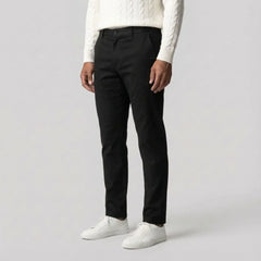 Zwarte chino met regular fit en rechte pijpen