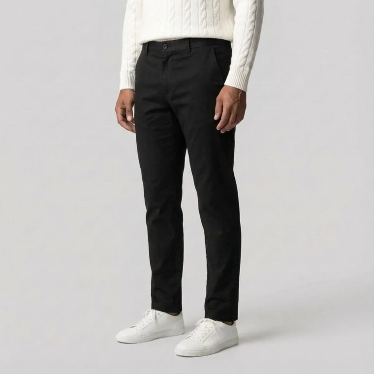 Zwarte chino met regular fit en rechte pijpen