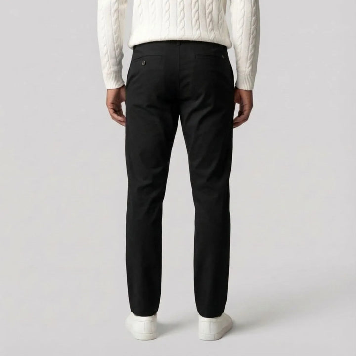 Zwarte chino met regular fit en rechte pijpen