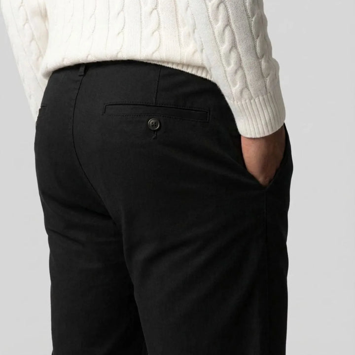 Zwarte chino met regular fit en rechte pijpen