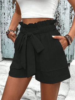 Zwarte shorts met paperbag-taille en wijde pijpen