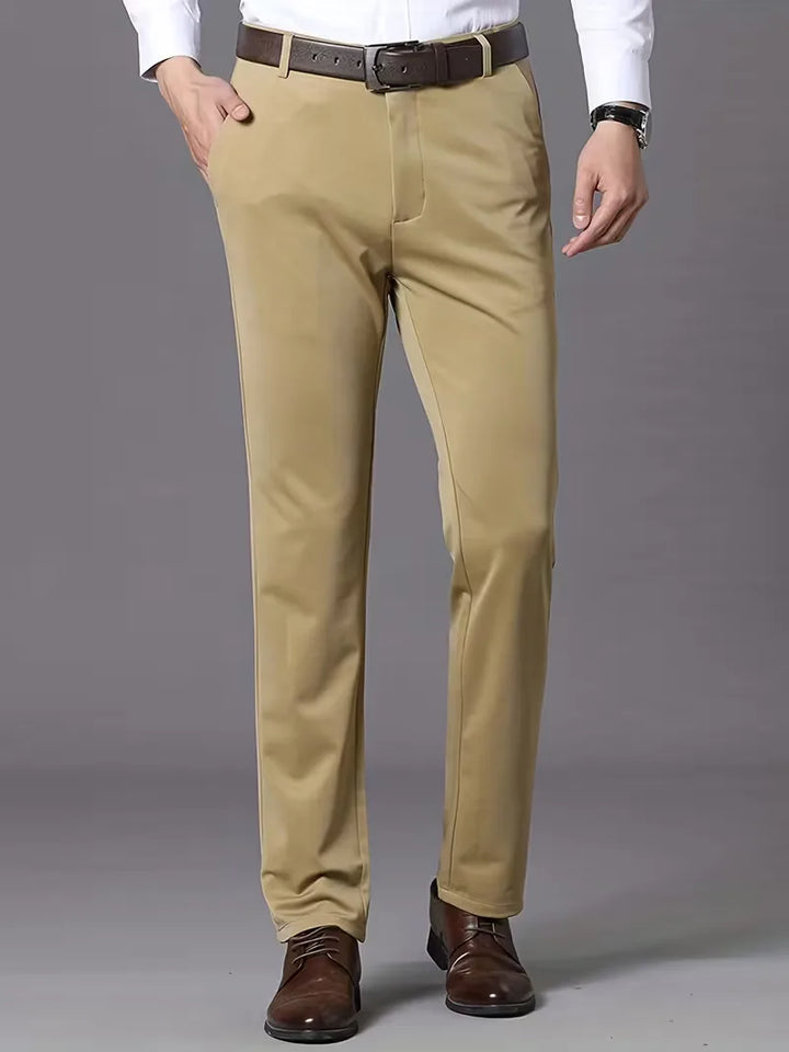 Zwarte zakelijke broek met rechte pijpen