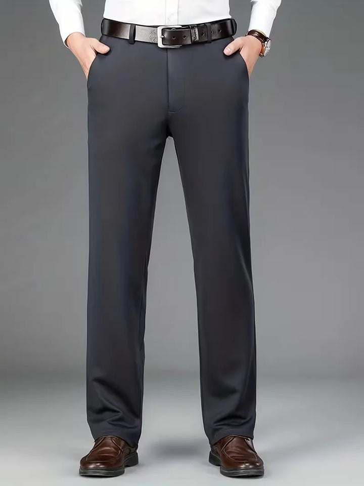 Zwarte zakelijke broek met rechte pijpen