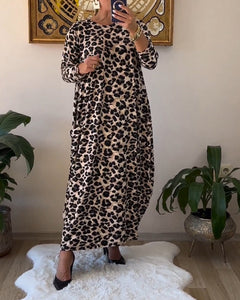 Aritia | Elegante Jurk met zakken en luipaardprint in de kleur Zwart voor dames in stijl ideaal voor de herfst.