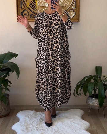 Aritia | Elegante Jurk met zakken en luipaardprint in de kleur Zwart voor dames in stijl ideaal voor de herfst.