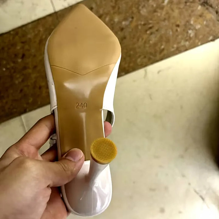Stiletto's met slingback en gouden gesp