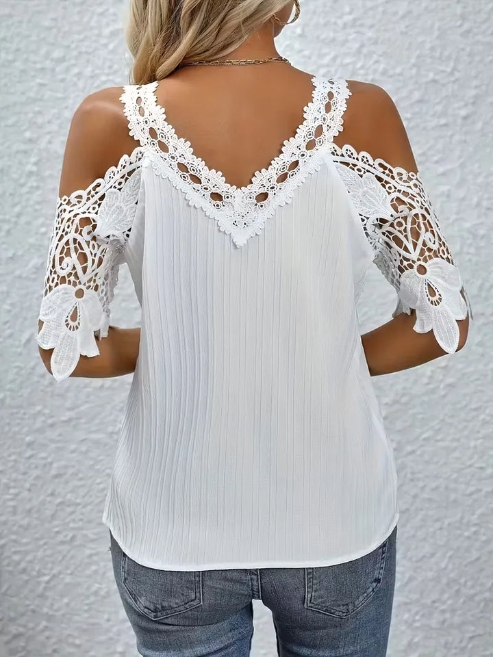off-shoulder T-shirt met kant