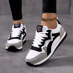 Lage sneakers met gestreept patroon