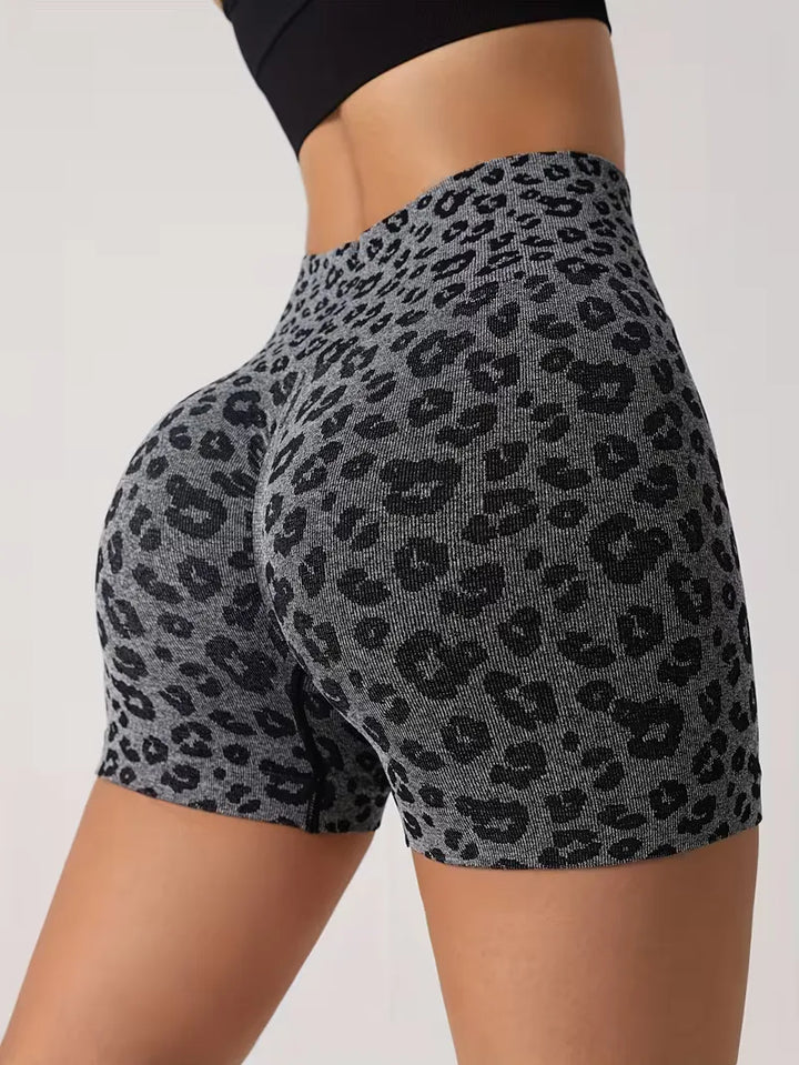 High-waisted shorts met leopard print